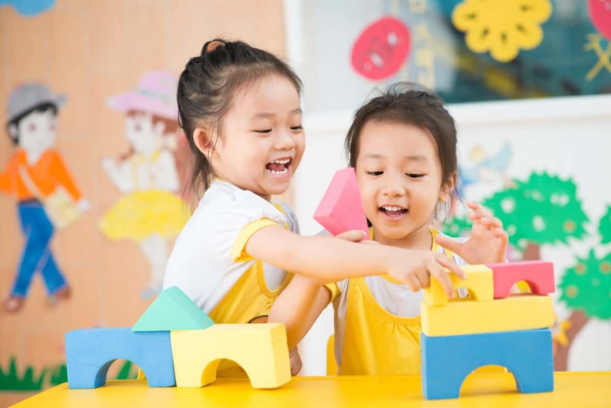 Mengasah Kemampuan Anak Autisme Agar Lancar Bergaul