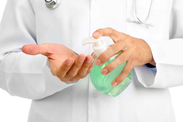 bahaya-minum-hand-sanitizer