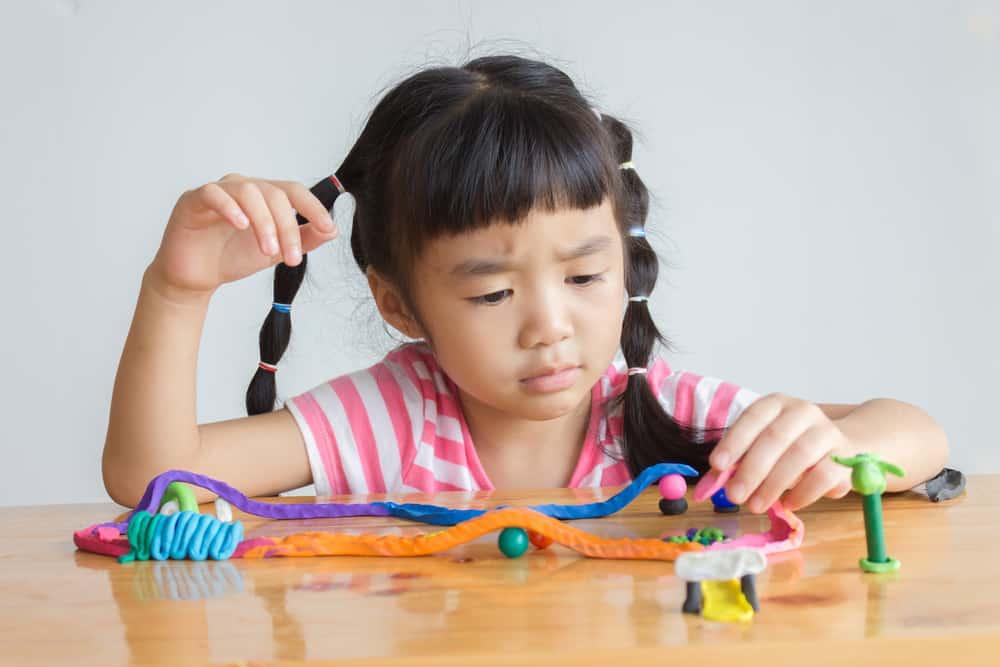Memahami Stimming, Saat Anak Dengan Autisme Mengulang Gerakan Tertentu