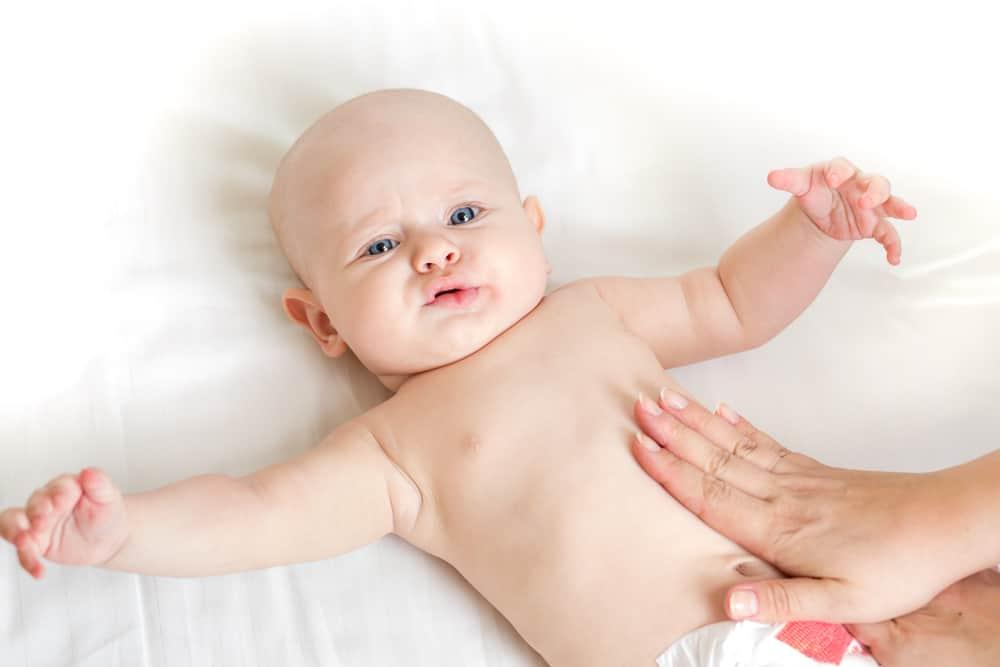 Kulit Bayi Mengelupas di Minggu Pertamanya, Apakah Berbahaya?