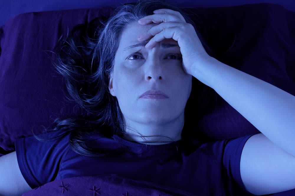 Penyebab Keringat Malam, Tanda Menopause atau Serangan Jantung?