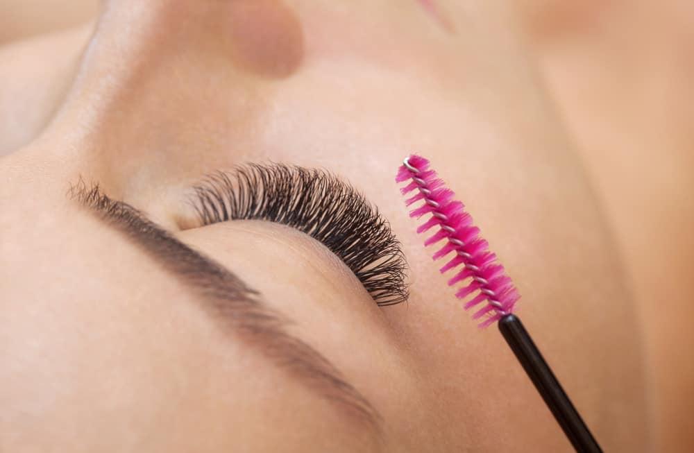 Lash Lift, Cara Baru Melentikkan Bulu Mata Tanpa Extension. Amankah?