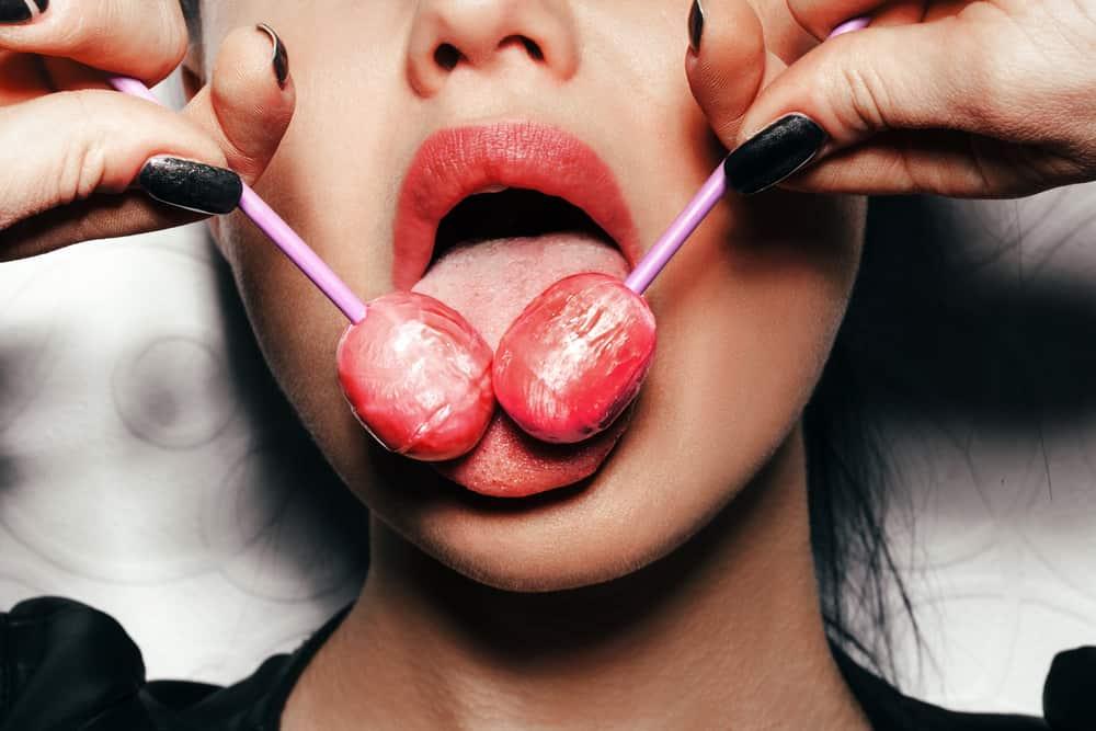 Menggigit Bikin Sesi Bercinta Makin Panas, Tapi Awas Risikonya Kalau Sembarang Gigit