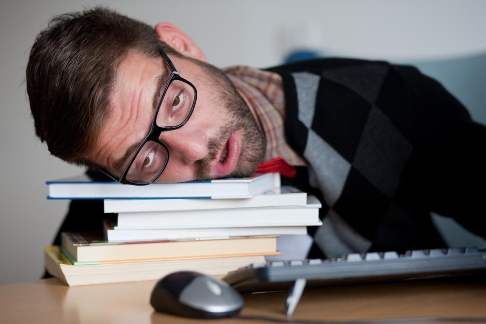 Apa Artinya Kalau Mata Terbuka Saat Tertidur? Bahaya Apa Tidak?
