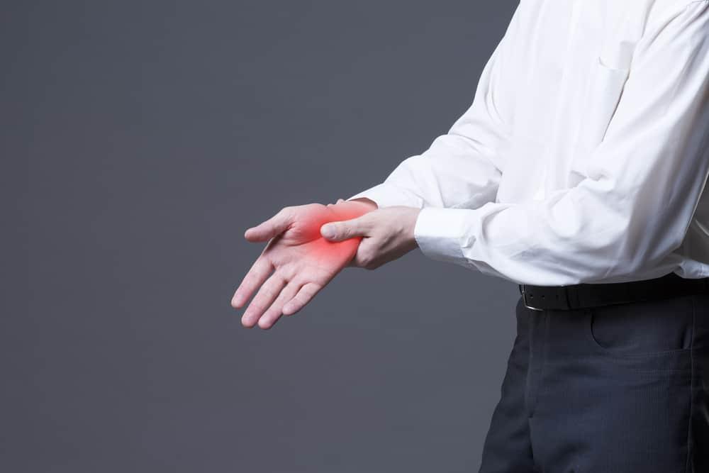 Berbagai Cara Mengobati Pergelangan Tangan Nyeri Akibat Carpal Tunnel Syndrome
