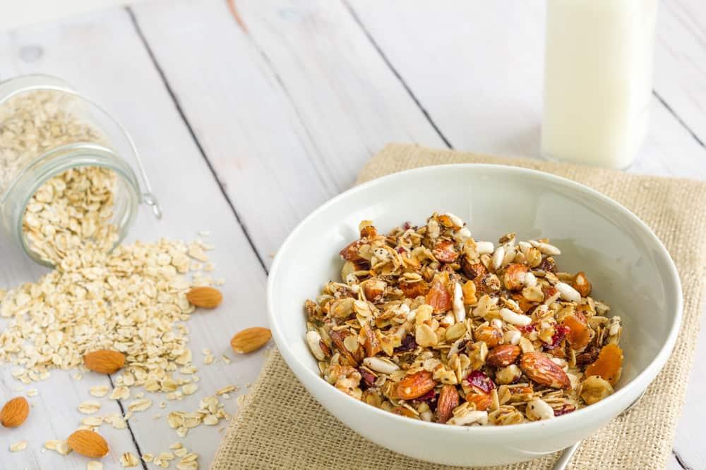 perbedaan-oat-muesli-dan-granola