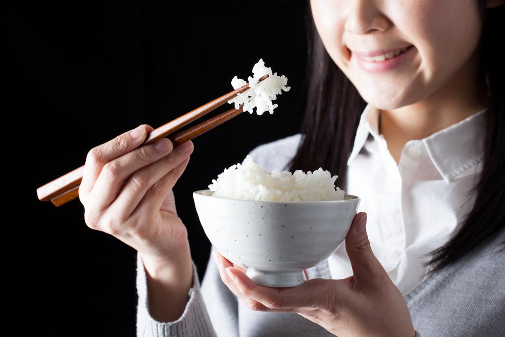 Kenapa Kita Merasa Belum Kenyang Kalau Belum Makan Nasi?