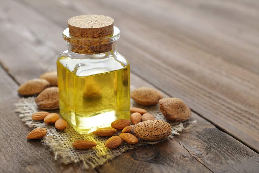 4 Manfaat Minyak Almond Bagi Kesehatan (Bisa Bantu Diet Juga, Lho!)
