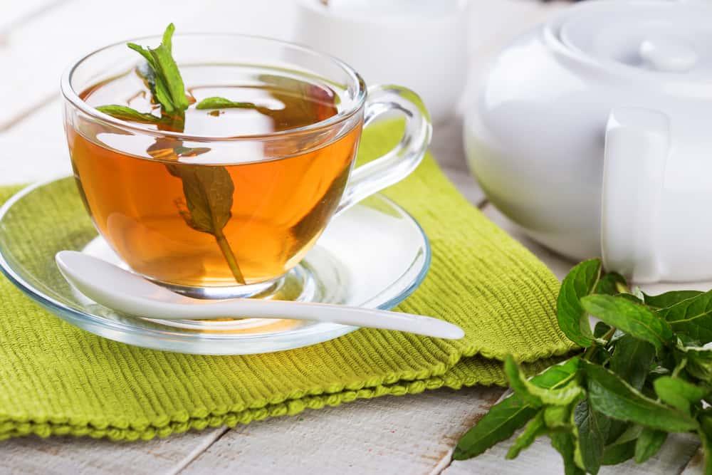 Jenis Minuman yang Baik dan yang Perlu Dibatasi untuk Asam Lambung