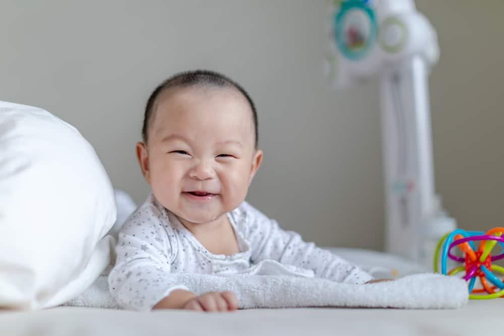 Usia Bayi Tengkurap dan Cara Tepat Melatih Kemampuannya