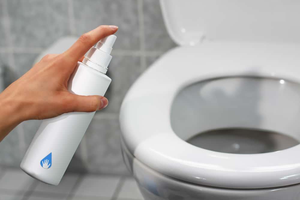 Mungkinkah Kena Penyakit Kelamin Lewat Dudukan Toilet Umum?