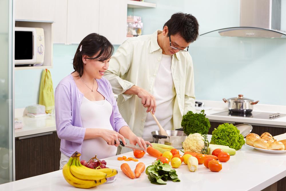 6 Makanan Kaya Gizi yang Harus Ibu Hamil Penuhi Saat Sahur