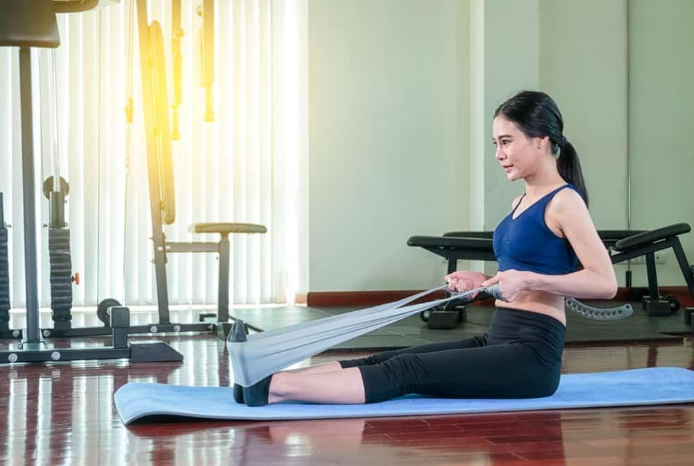 gerakan-olahraga-dengan-resistance-band