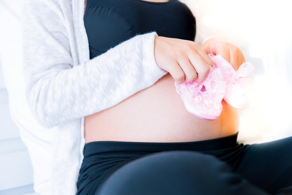 manfaat-risiko-posisi-melahirkan-jongkok