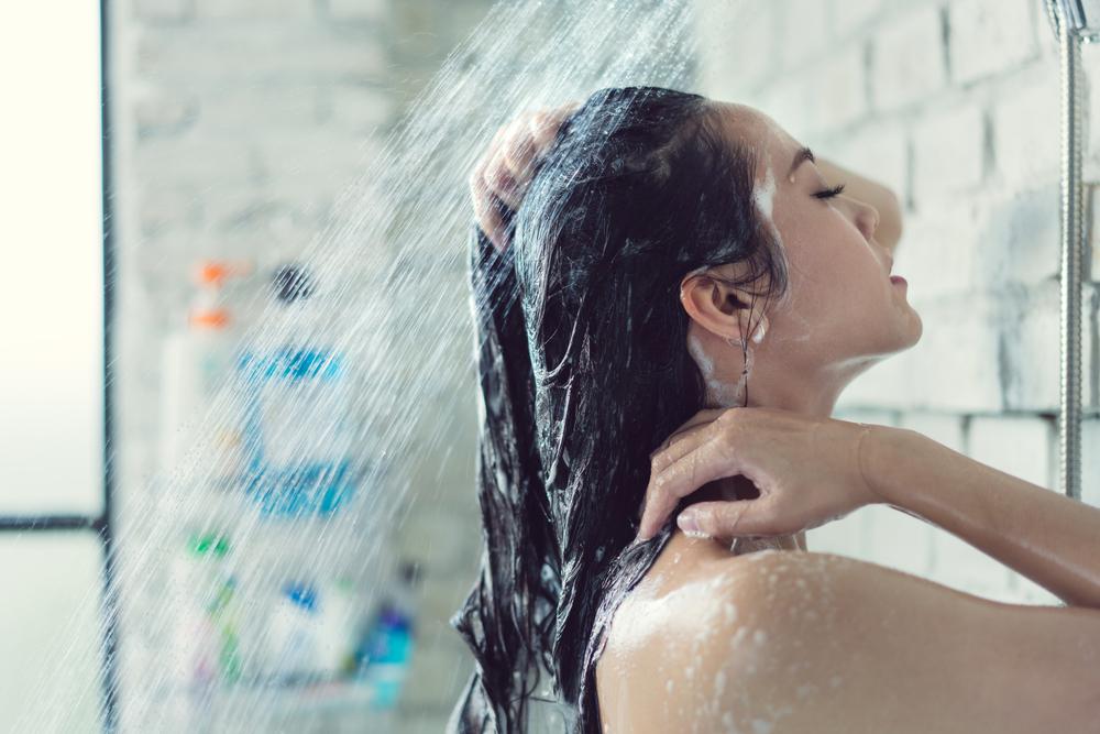 Benarkah Keramas Saat Flu Bikin Tubuh Tambah Sakit?