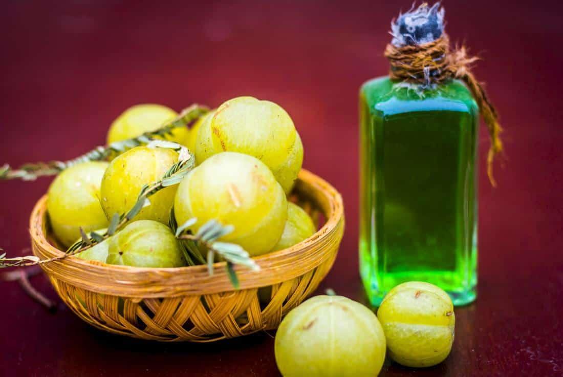 manfaat-minyak-amla-untuk-rambut
