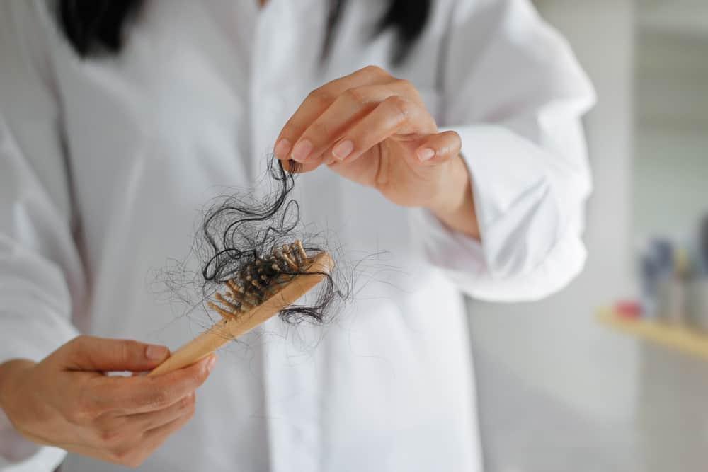 Berat Badan Turun, Rambut Jadi Rontok. Kok Bisa Begitu, Ya?