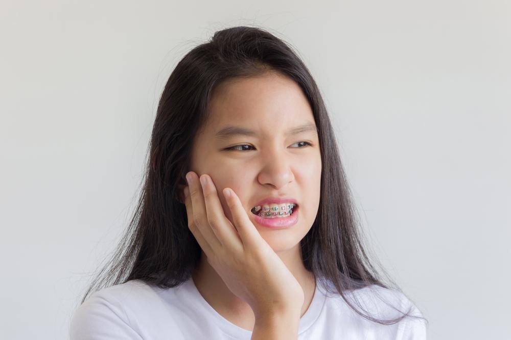 mengatasi-sakit-akibat-behel-gigi