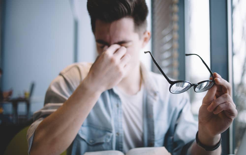 4 Ciri Utama yang Menunjukkan Anda Memiliki Mata Silinder