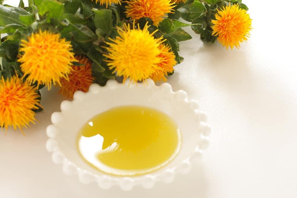 Mengulik Segudang Khasiat Minyak Safflower untuk Kecantikan Kulit