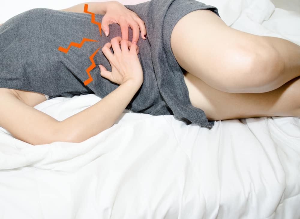 Susah Tidur saat Haid? Begini Posisi Terbaik untuk Mengurangi Nyeri Haid