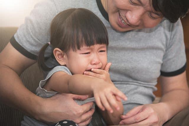 4 Akibat Jika Anak Tidak Diperbolehkan Menangis Semasa Kecil