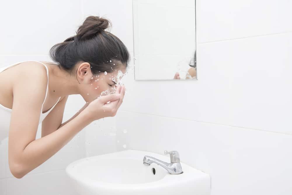 cuci-muka-pakai-baking-soda