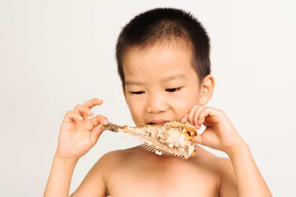 Makan Ikan Baik untuk Si Kecil, Tapi Harus Berapa Banyak Porsinya?