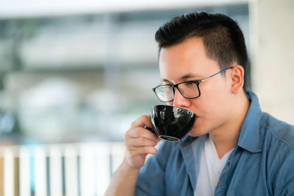 minum-minuman-panas-saat-sakit-gigi