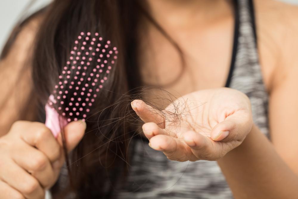 Rambut Rontok Terus? Jangan-jangan Anda Kekurangan Vitamin D!