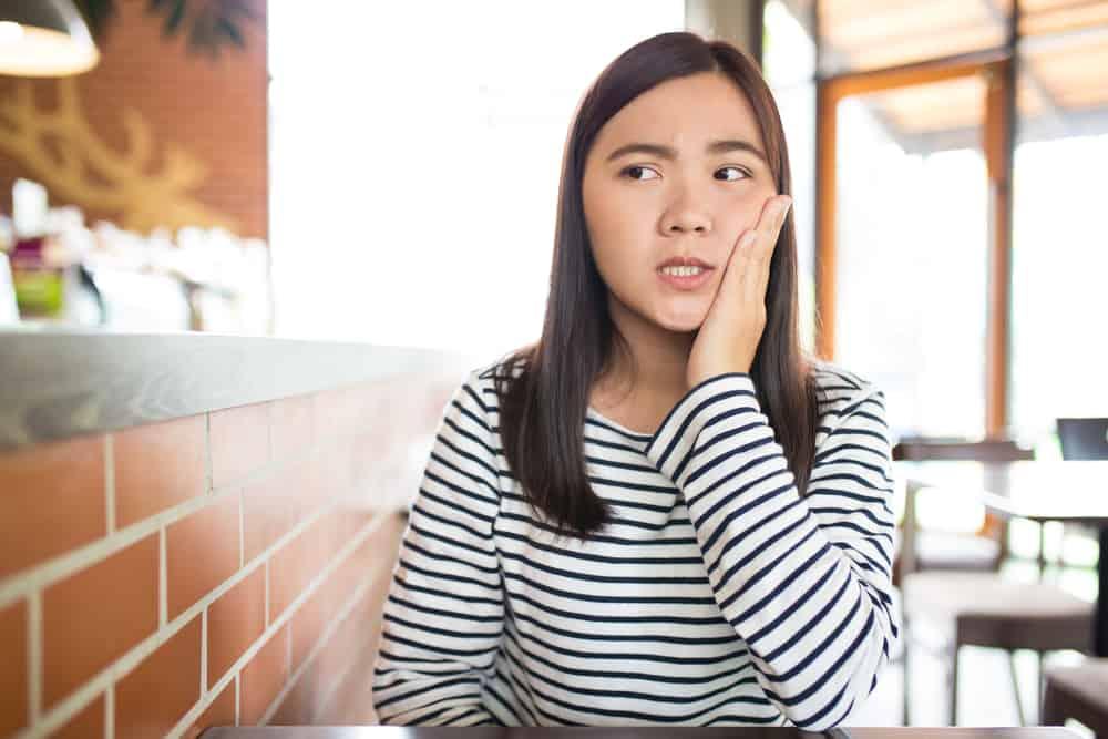 10 Hal yang Menjadi Penyebab Gusi Anda Berdarah