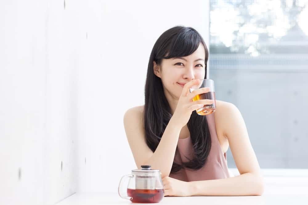 teh-mengobati-radang-tenggorokan