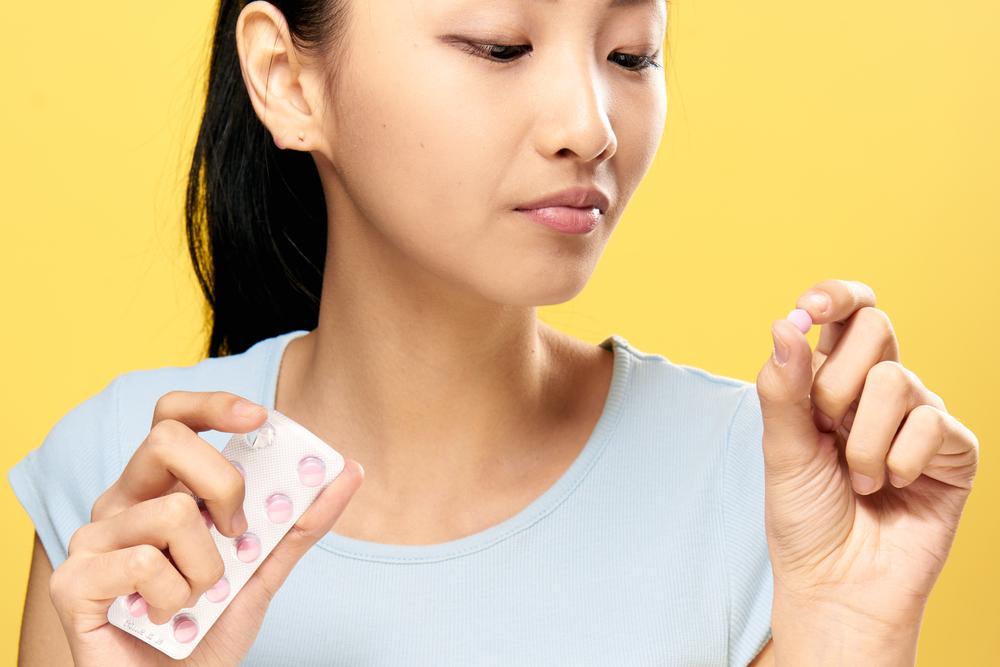 wanita-tidak-boleh-minum-pil-kb