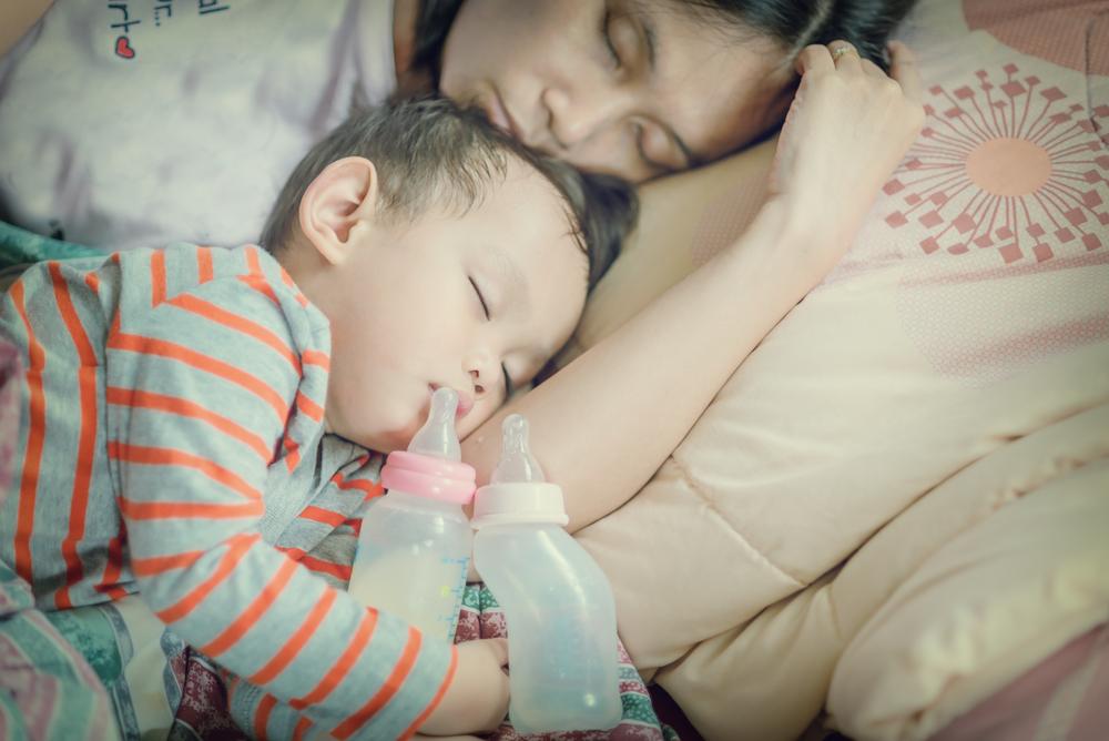 anak-tidur-bareng-orangtua