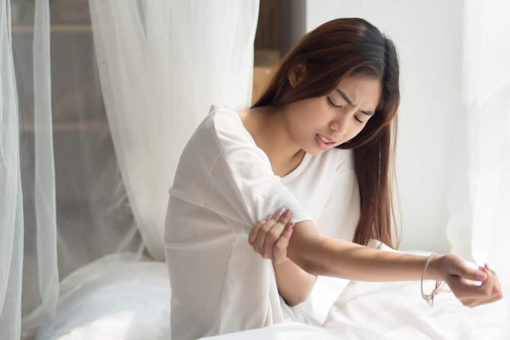 rasa-kesetrum-karena-siku-terbentur