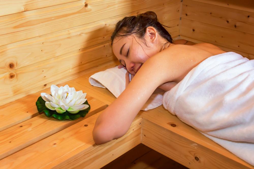 4 Efek Samping yang Mungkin Terjadi Kalau Anda Kelamaan Sauna