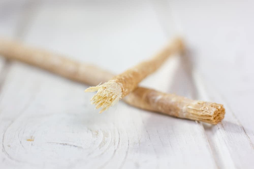 5 Manfaat Siwak, Sikat Gigi Alami dari Zaman Nabi