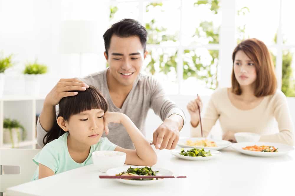 membujuk-anak-malas-sarapan