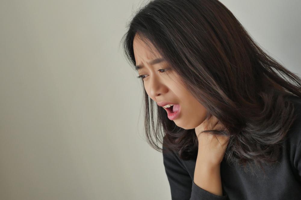 Kenapa Tenggorokan Sering Terasa Sakit Setelah Menangis?