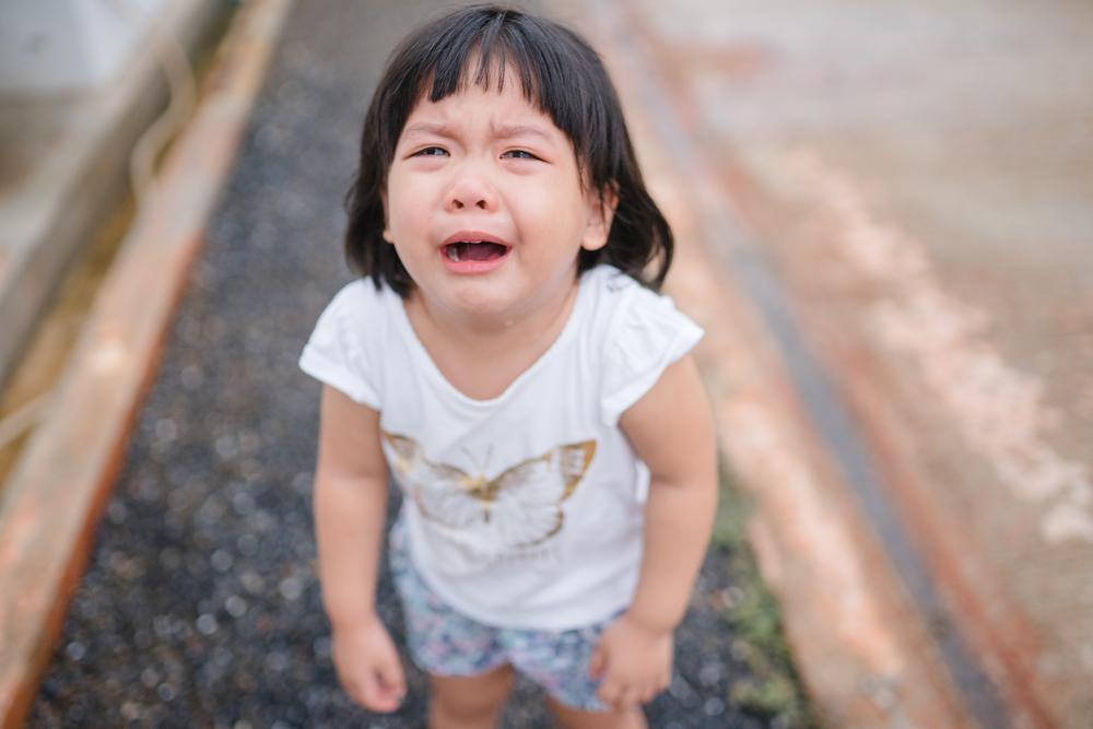 Perhatikan Baik-Baik, 6 Tanda si Kecil Mulai Bersikap Manja