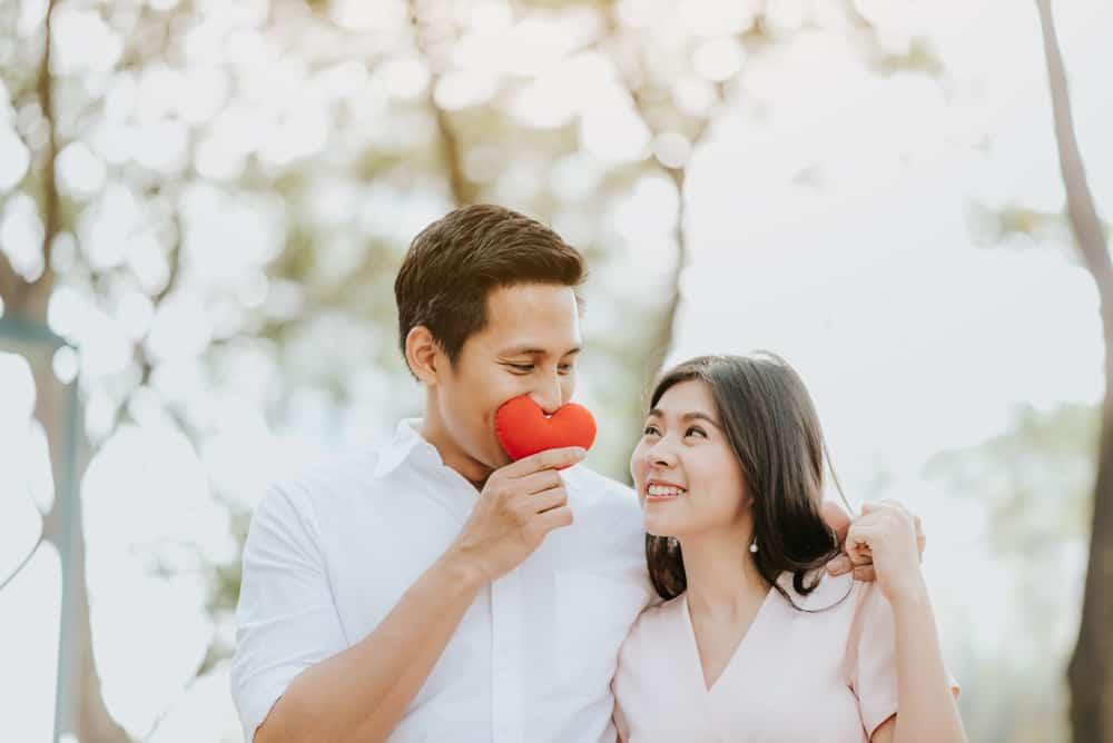 pria-wanita-saat-jatuh-cinta