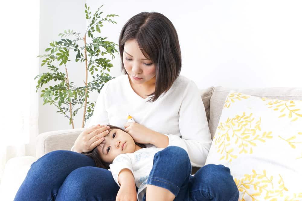 Kenapa Si Kecil Sering Sakit dan Demam? (Plus Tips Cepat Mengatasinya)