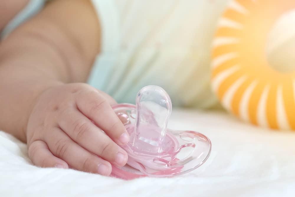 Sudah Besar Masih Ngempeng? Ikuti 5 Cara Menghentikan Kebiasaan Ini Pada Si Kecil