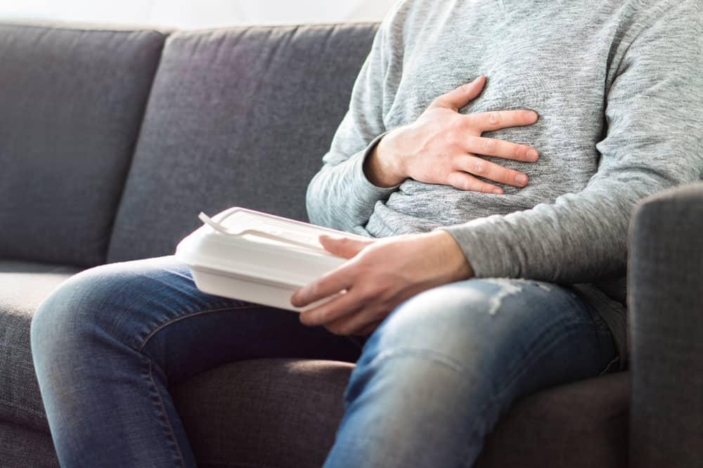Mengapa Perut Terasa Mulas Setelah Makan Pedas?