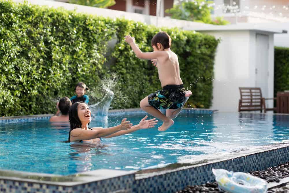 penularan-hiv-di-kolam-renang