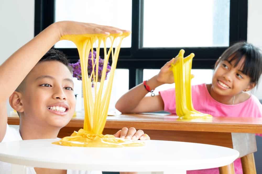 Ortu Perlu Tahu: Mainan Slime Timbulkan Risiko Gangguan Pencernaan Pada Anak