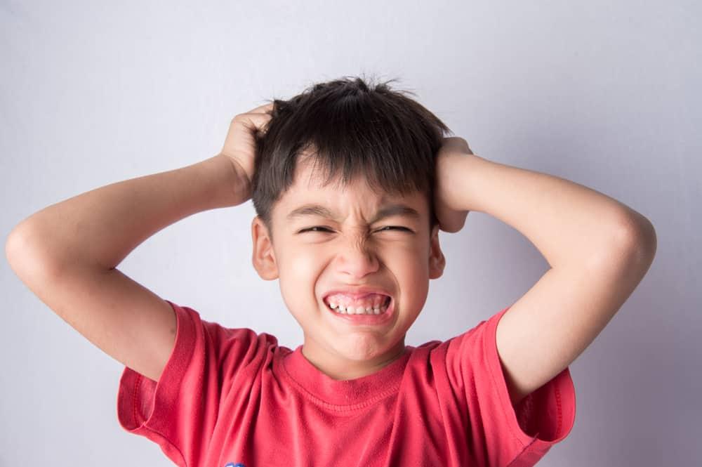 baby-oil-menghilangkan-kutu-rambut