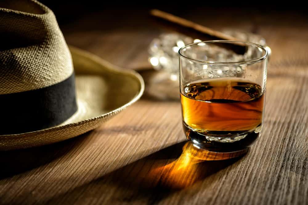 minuman-rum-adalah-beralkohol