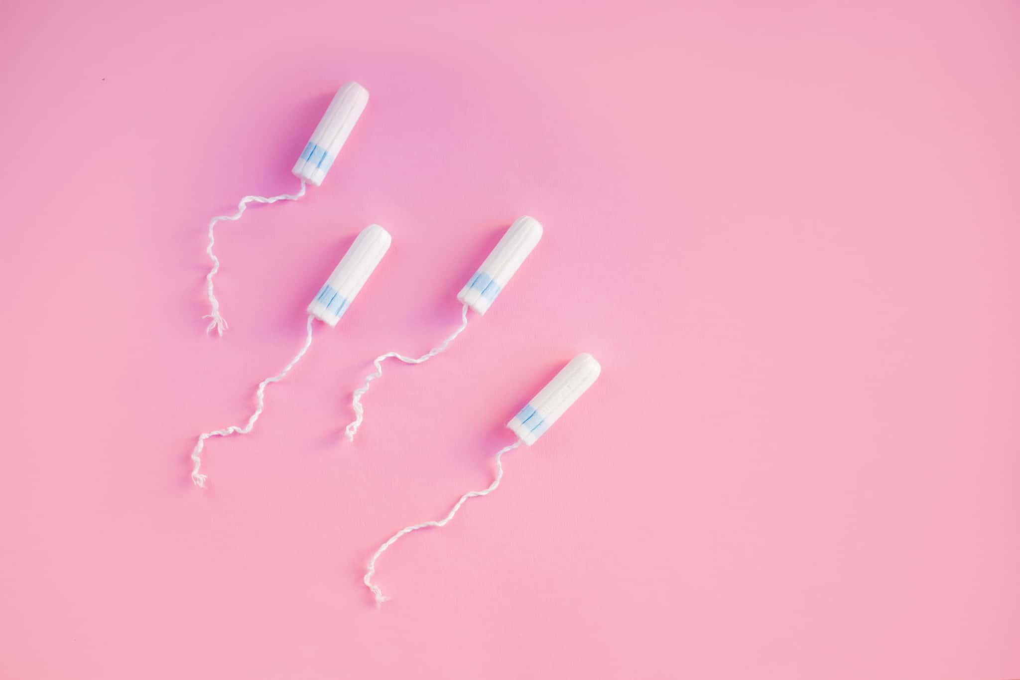 mengeluarkan-tampon-tersangkut-di-vagina