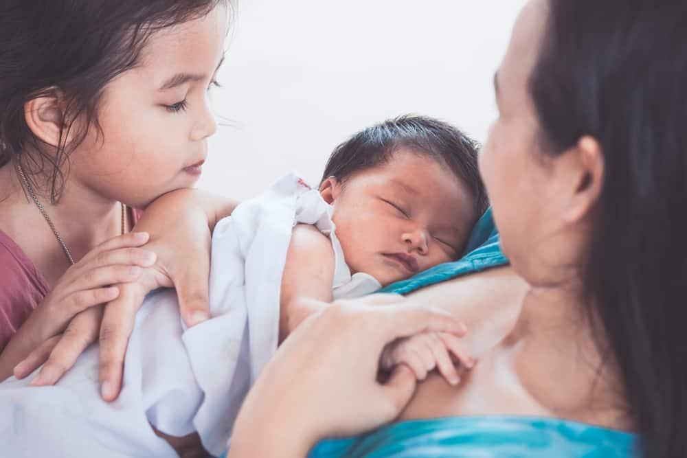 Kenapa Si Kecil Berbibir Hitam? Mungkin Ini Penyebabnya